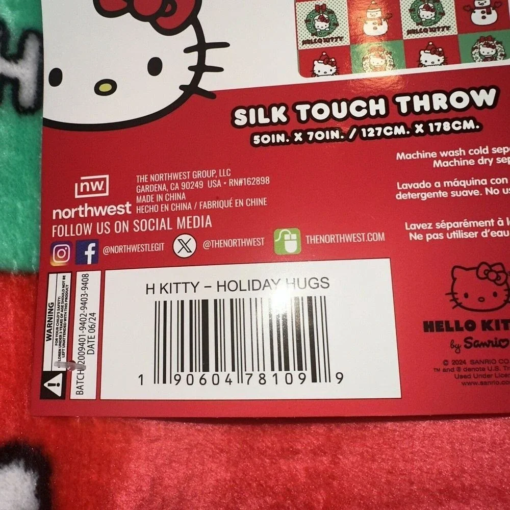 Hello‎ Kitty Christmas Holiday Hugs Silk Touch Throw Blanket Red Green 50x70 NEW